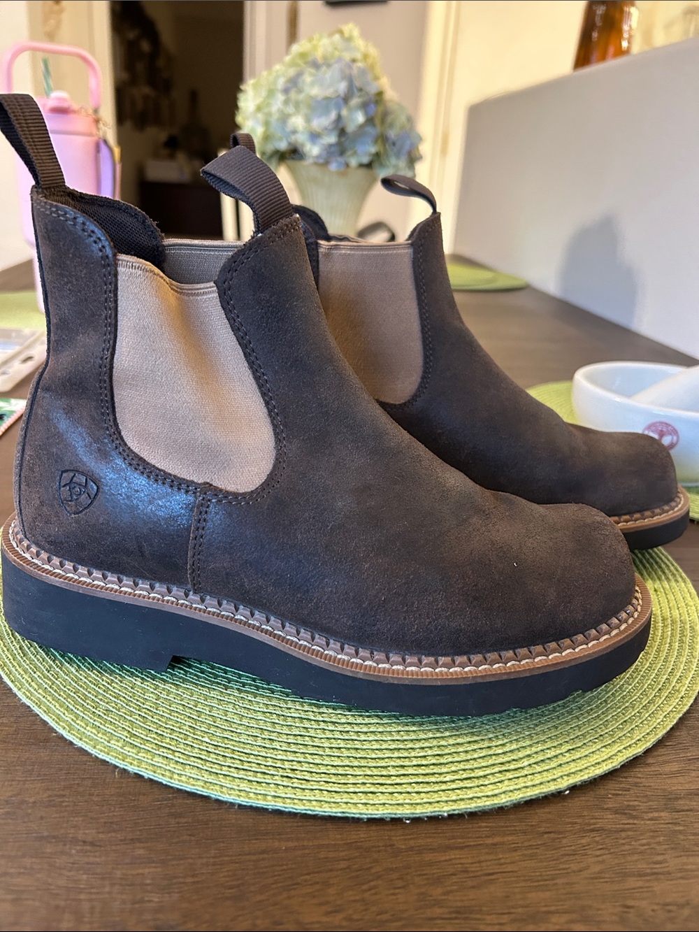 Ariat Women's Fatbaby Twin Gore Chelsea Boot 7.5b great condition